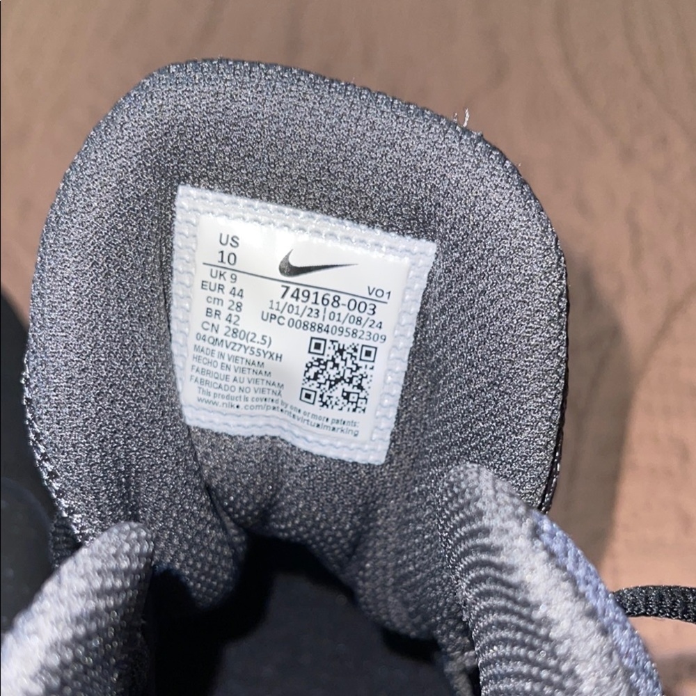 Nike Black and Gray Athletic Shoes - NWOT - Picture 5 of 6